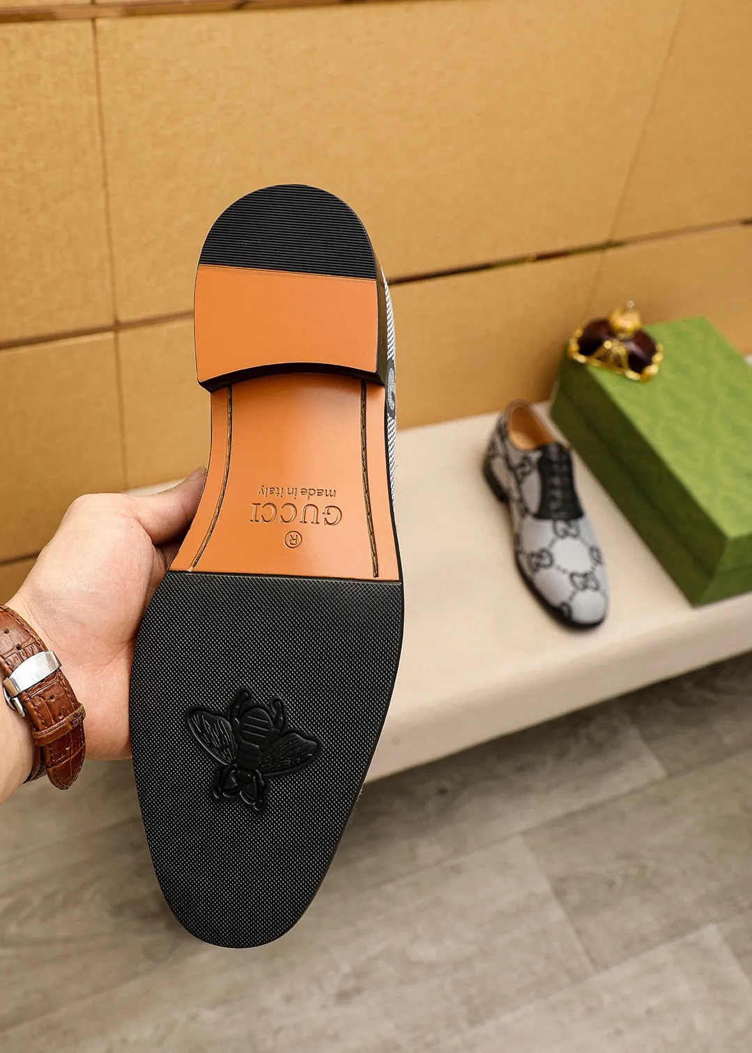 Men's shoes 💰460 💐 Product trademark: GUCCI "Gucci" business leather shoes Regular size: 38-44 (45.46.47🉑️customized) Product materials: Selected imported first-layer fabric upper, imported cowhide leather lining. Strong three-dimensional visual effect, combined outsole Color: 2⃣️colors available